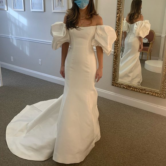 Monique Lhuillier Admire Wedding Dress - Picture 2 of 5